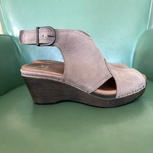 Dansko Vanda Taupe Milled Nubuck PeepToe Bootie/Sandals Leather Wedge Sz 37